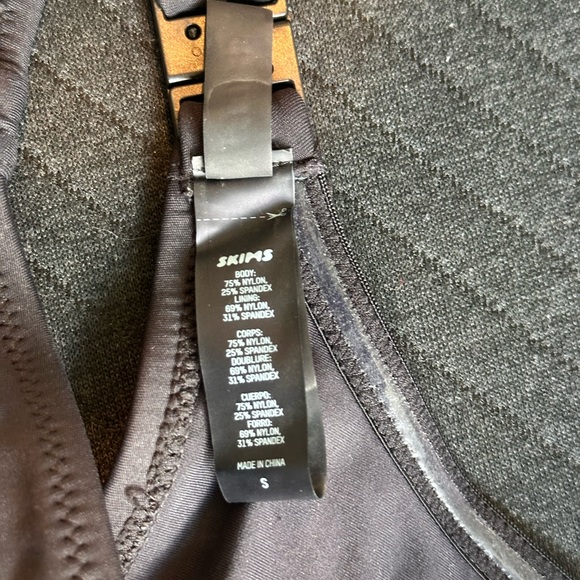 SKIMS Shaping Swim Unlined Underwire Bikini Top in Onyx size Small - Picture 14 of 15